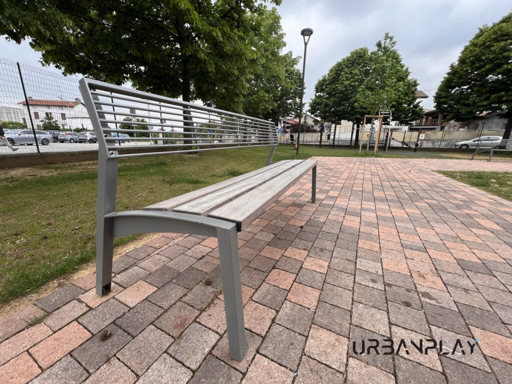 Panchina per arredo urbano Via Romioglio nell’area verde di Occhieppo Inferiore