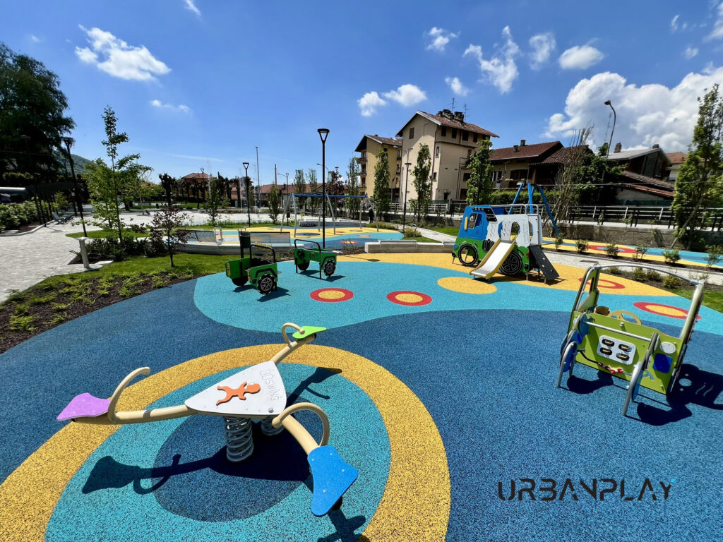 Giochi per bambini piccoli con pavimentazione antitrauma ad Andorno Micca