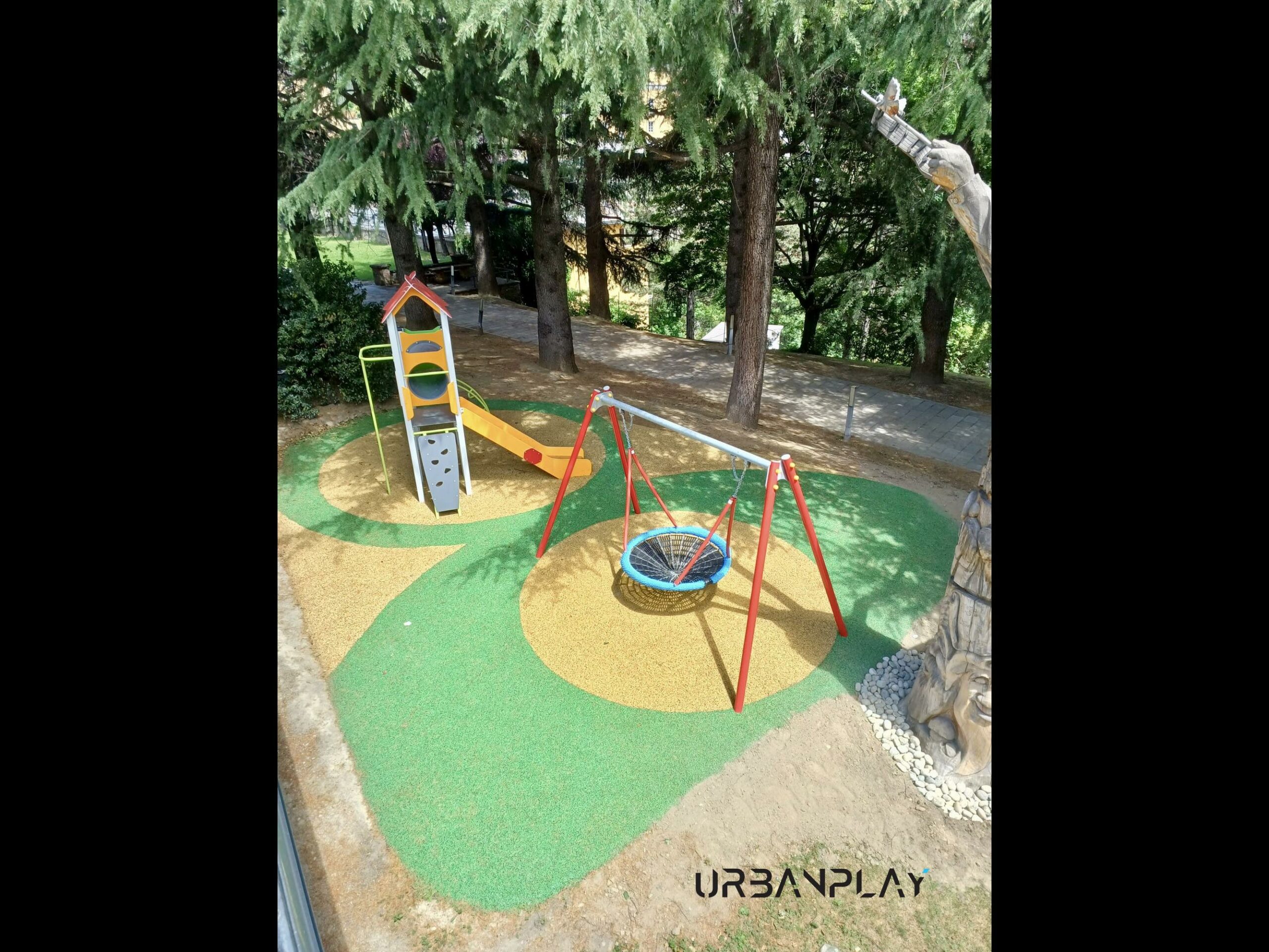Area gioco Conte Luda a Châtillon con scivolo, altalena e pavimentazione antitrauma