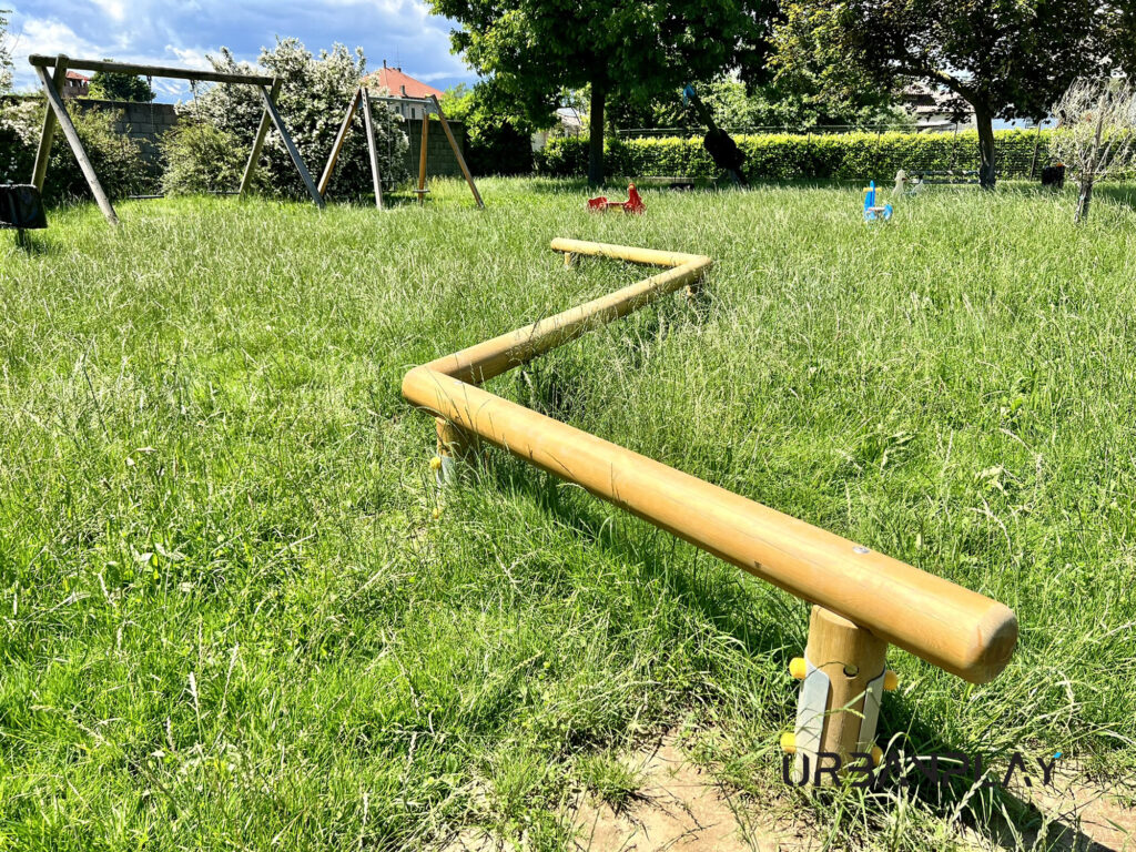 Percorso di equilibrio in legno per bambini