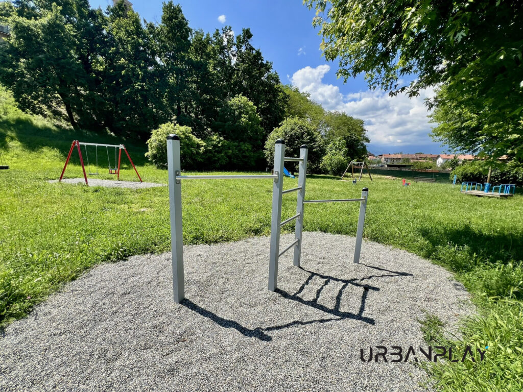 Attrezzatura per movimento e arrampicata in area verde
