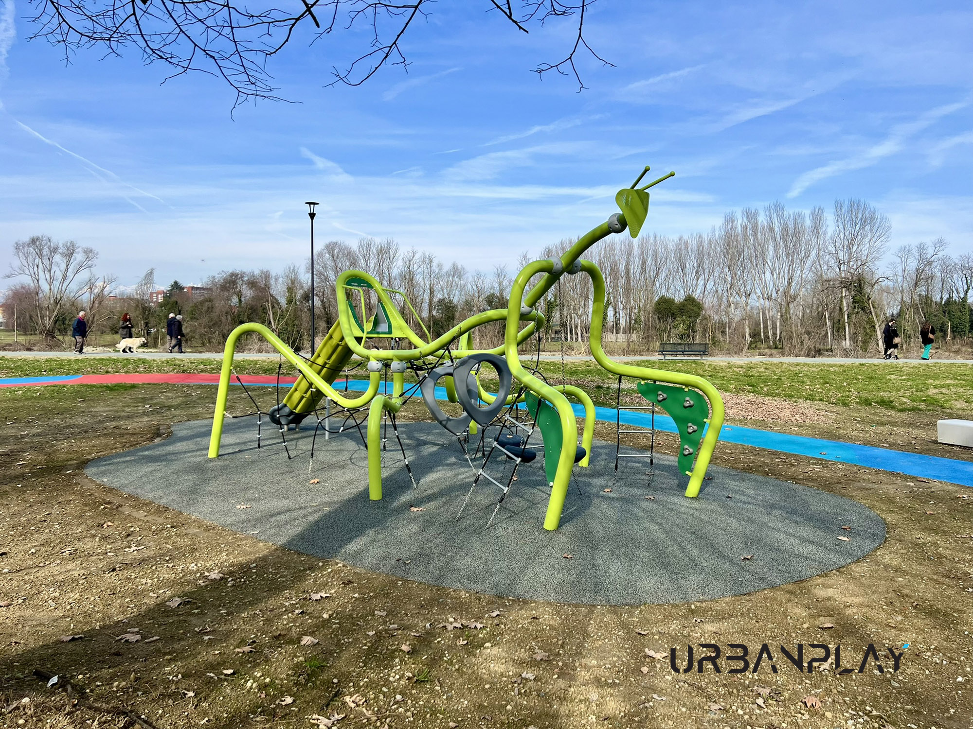 Parco giochi a Moncalieri con struttura Mantide nel verde del Lungo Po Abellonio