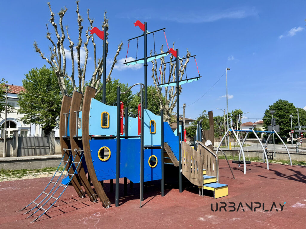 Struttura ludica Stebo Ambiente con passerelle, scivolo e altalena