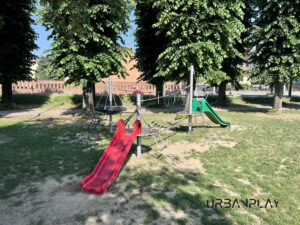 Area giochi Urbanplay con scivoli e attrezzature ludiche a San Benigno Canavese