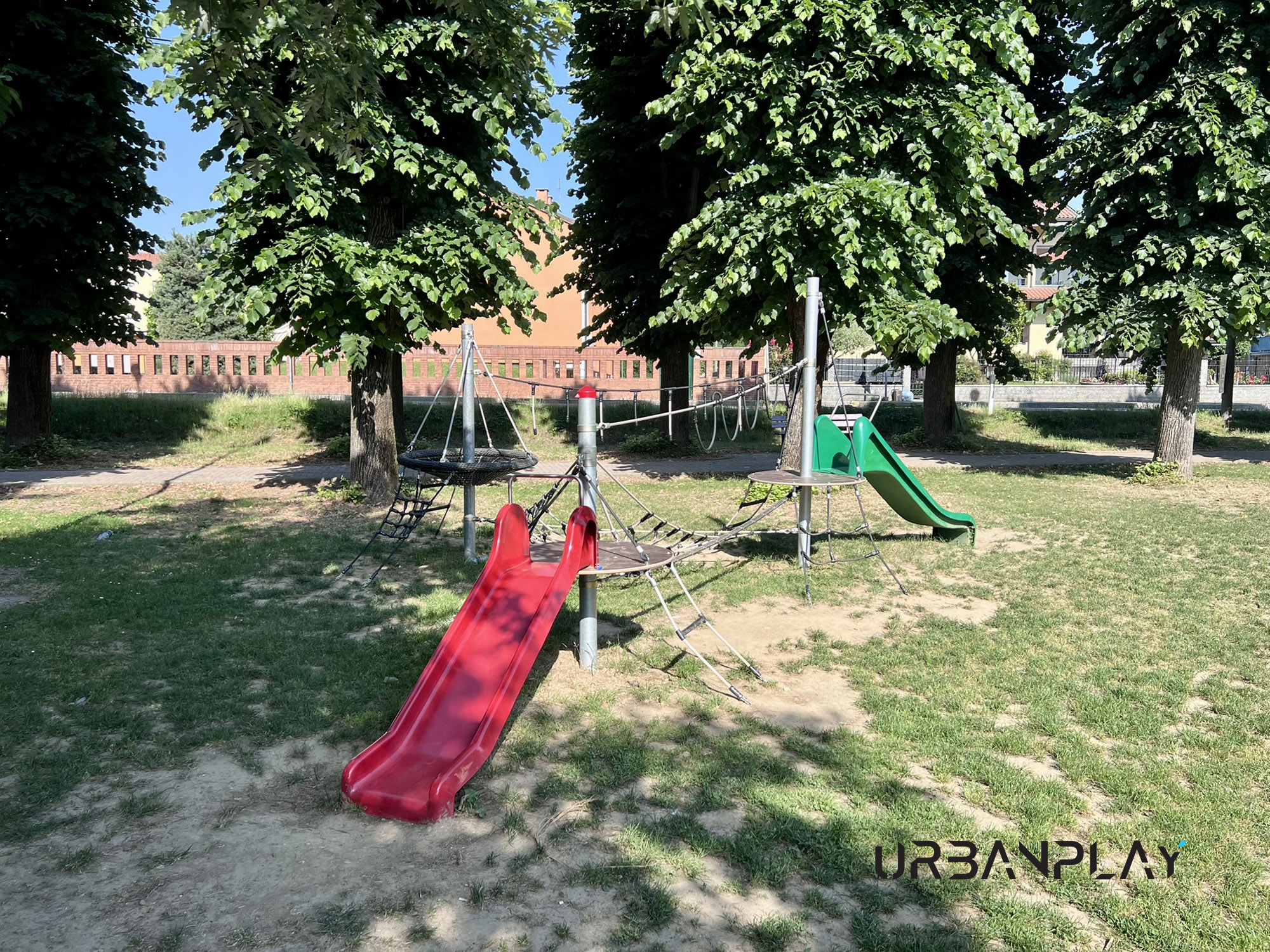 Aree gioco a San Benigno con altalene, scivoli e attrezzature ludiche nel verde