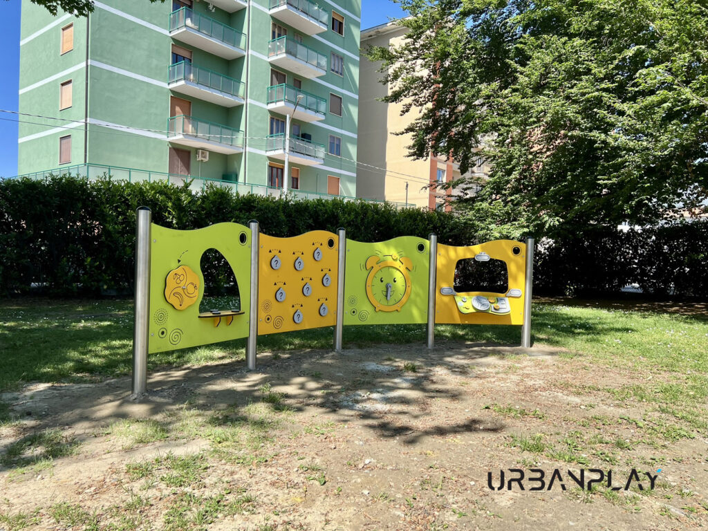 Pannelli ludici installati nell’area gioco dell’asilo nido di Montalto Dora