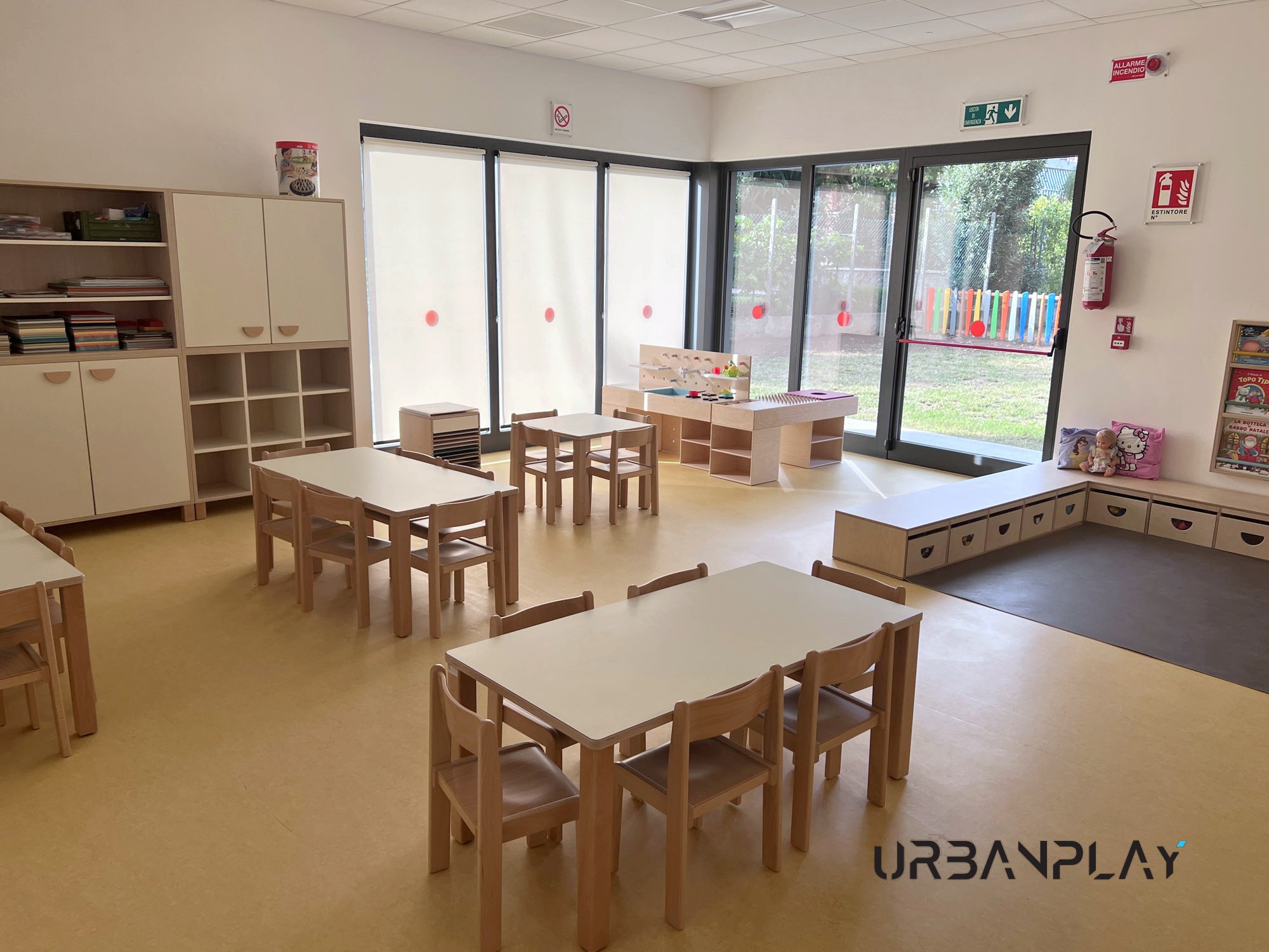 Sezione della Scuola dell’Infanzia Collodi a Ciriè con tavoli, sedie e mobili Spazio Arredo